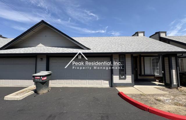 Updated 2bd/2ba Sacramento Duplex Gallery 1