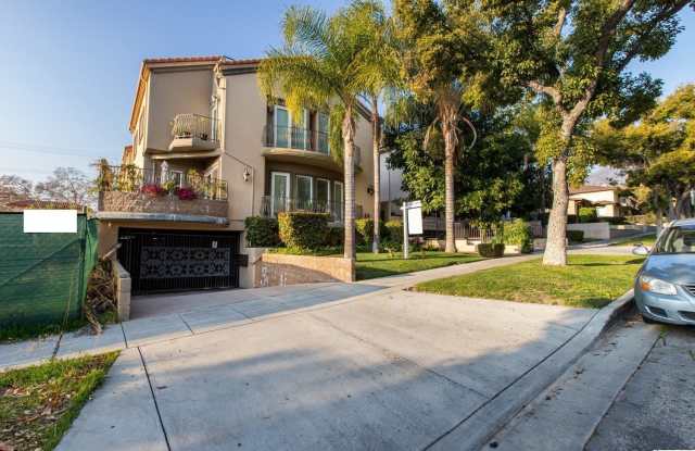 711 E Angeleno Avenue Gallery 2