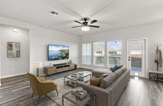2827 Fox River Drive Gallery 3