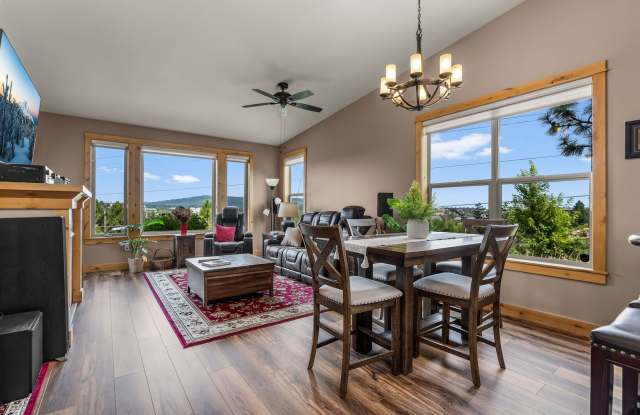 3 Bed 2.5 bath plus Office/den-Townhome-River Views Gallery 4