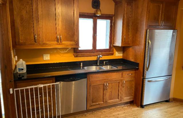Spacious 3-Bedroom Wauwatosa Home with 2 Baths, In-Home Laundry & Pet-Friendly Living – $2,575/Month Total Gallery 3