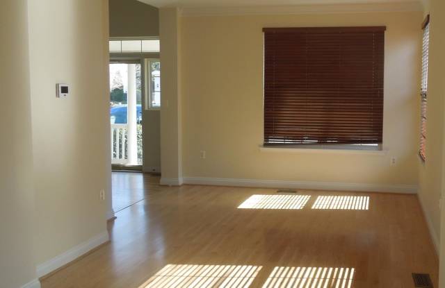 109 BURT COURT NE Gallery 4