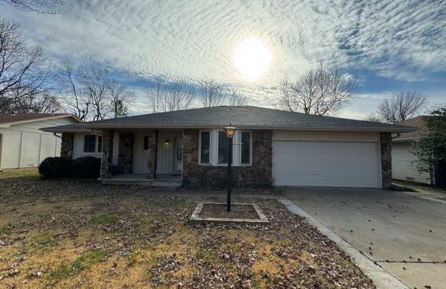 Gorgeous 3 bedroom, 2 bath home in a great Springfield neighborhood! photos photos