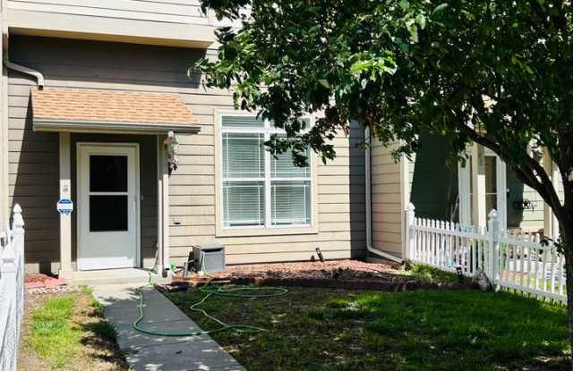 Spacious Townhome, Close to Fort Riley! photos photos