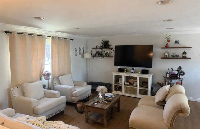 4141 3600 W Gallery 2