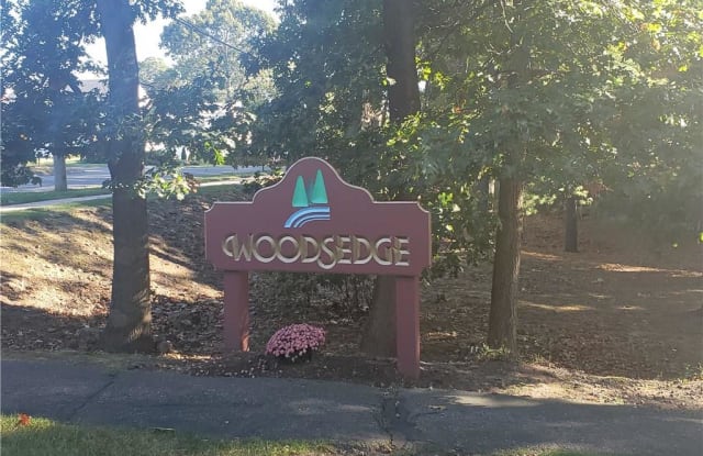 10 Woodsedge Drive - 10 Woodsedge Drive, Newington, CT 06111