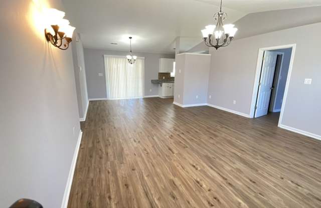 Nice 3 bedroom/2 bath home in quiet neighborhood photos photos