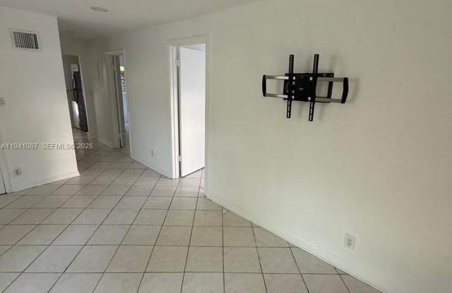 708 SE 6th Ct - 708 Southeast 6th Court, Fort Lauderdale, FL 33301