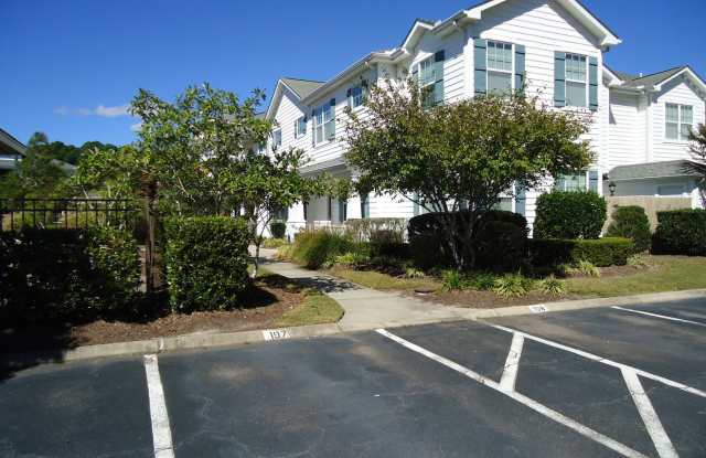 KINGS POINTE AT WESTERN BRANCH - 4350 Farringdon Way, Chesapeake, VA 23321