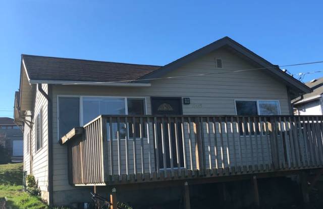 Lakeridge/Bryn Mawr Home - 10645 Dixon Drive South, Bryn Mawr-Skyway, WA 98178