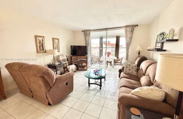 2801 Somerset Dr photos photos