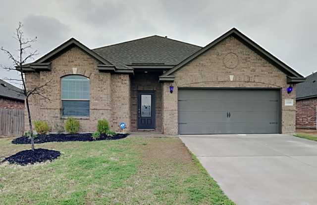 Beautiful 3 Bedroom 2 Bathroom Home in Mustang Schools photos photos