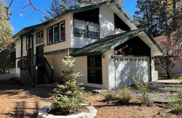 Quiet 4Bd 2Ba home avail. for a 3-5 month Seasonal Lease! Avail. Call and inquire today! Gallery 3