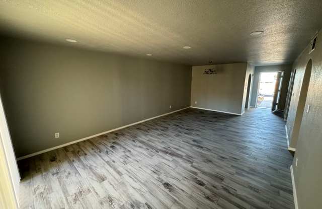 2 BEDROOM APARTMENT! Gallery 4