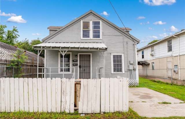 2245 Comanche Street Gallery 2