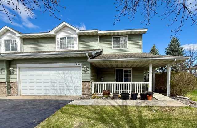 Lovely 3BR/3BA Otsego End Unit Townhome Available June! photos photos