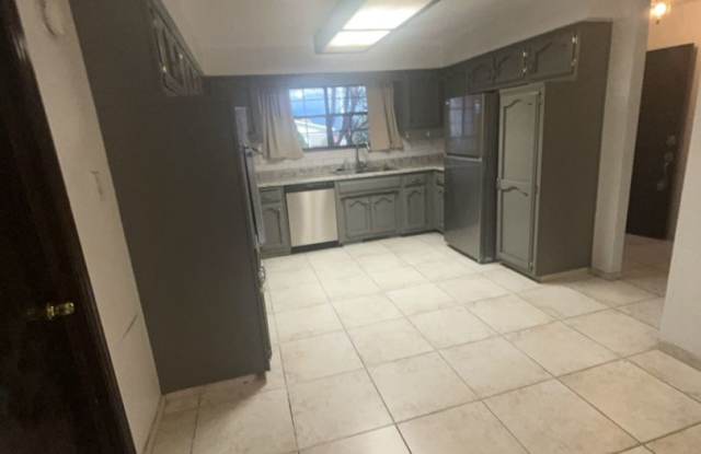 3 Bedroom, 2 Bathroom Home! Schedule a Showing! Gallery 3