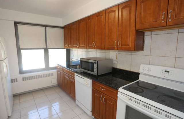 6118 Sheridan Gallery 3