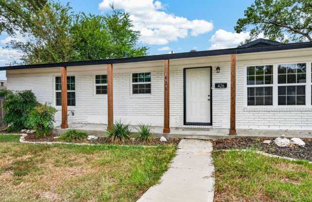 426 REDCLIFF DR Gallery 1