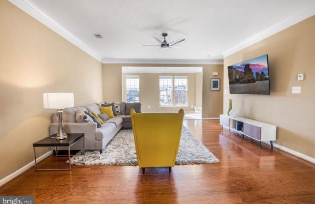 7969 CRESCENT PARK Drive Gallery 3