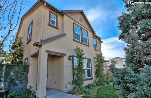 18062 Parkside Way - 18062 Parkside Dr, Lathrop, CA 95330