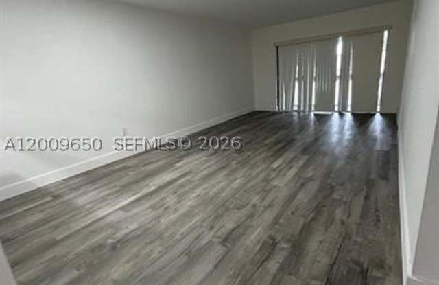 8875 Fontainebleau Blvd Gallery 3