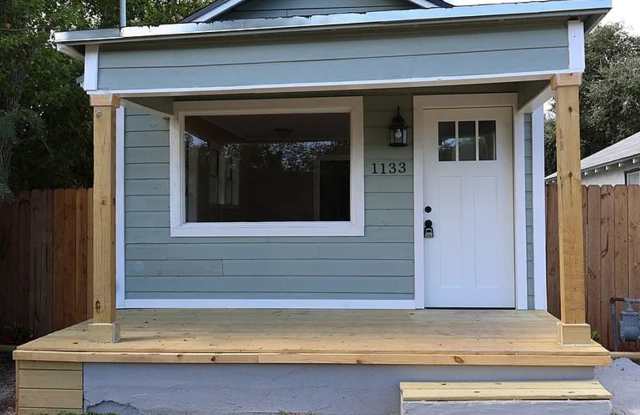 Move In Ready 2-Bedroom Home in Central City photos photos