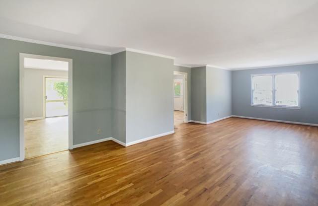 Available August 15th!!! Large 3 Bed 2 Bath House NO CARPET! Gallery 2