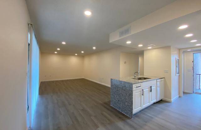 NEWLY RENOVATED 2 BED 2 BATH CONDO NEAR UCF and FULLSAIL UNIVERSITY photos photos