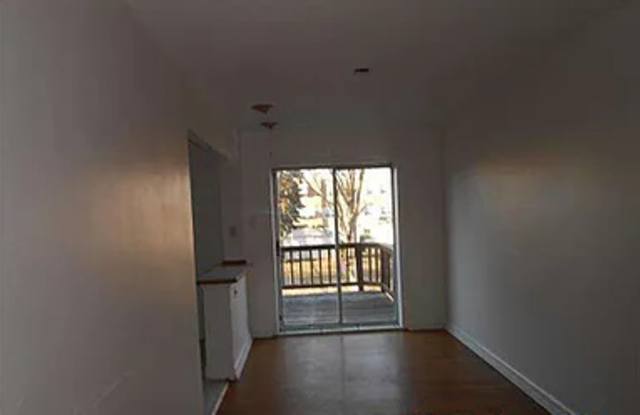 822 E 15th St Gallery 3