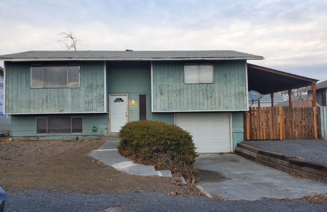223 Sybel St - 223 Sybel Street, Moses Lake, WA 98837