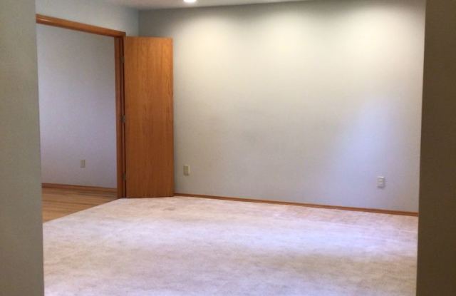 Beautiful 4BD Home in Countryside Woods Neighborhood Gallery 3