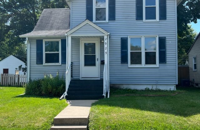 2925 Bellevue Avenue - 2925 Bellevue Avenue, Bettendorf, IA 52722
