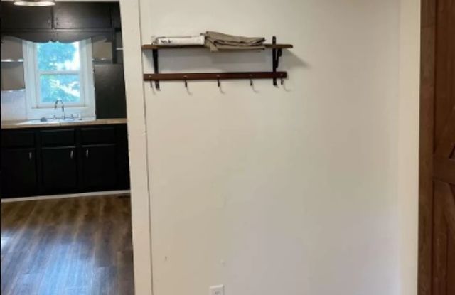 837 West Walnut Street - 3 photos photos