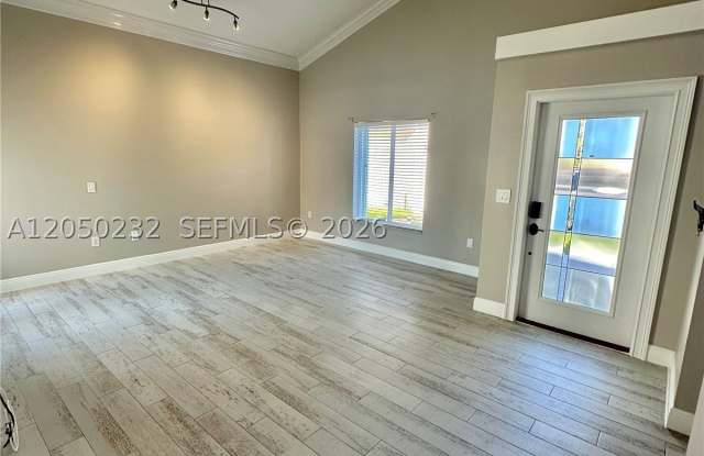 19853 NW 64th Pl Gallery 3