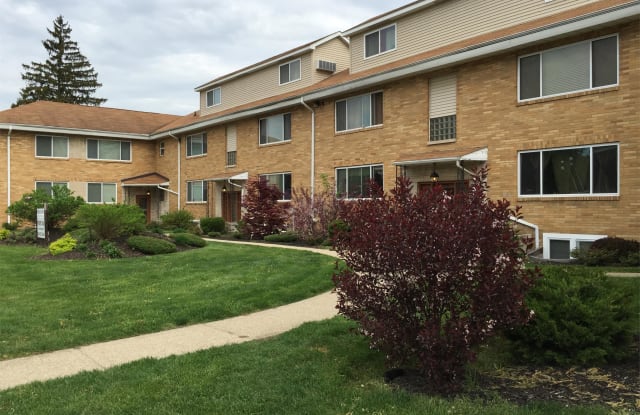 1731 Oak St-  2W - 1731 Oak St, Niles, MI 49120