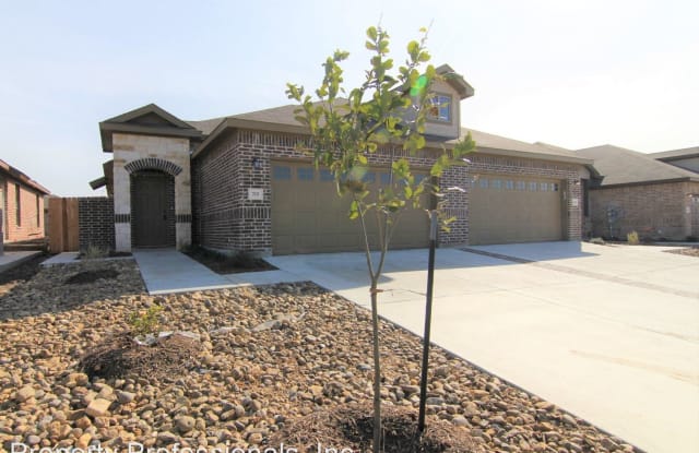 701 Creekside Circle - 701 Creekside Circle, New Braunfels, TX 78130
