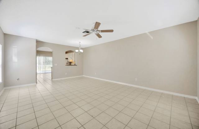 LOVELY FISHHAWK TOWNHOME AVAILABLE-- END UNIT!! Gallery 3