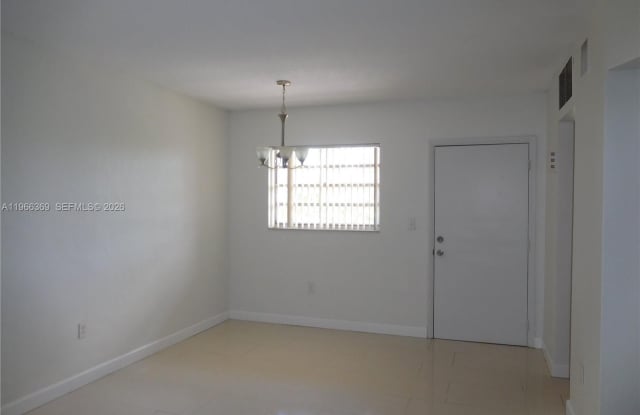 2810 NE 201st Ter photos photos