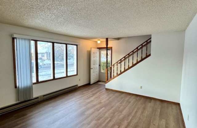 4 Bedroom, 2.5 Bathroom Townhouse, Close to MSU photos photos