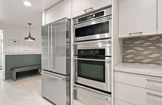 1542 NE Quayside Ter th 1542, Miami, FL 33138 Gallery 1
