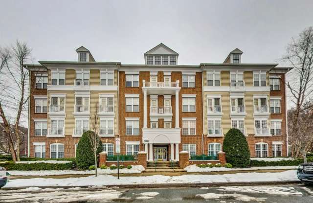 Beautiful two bedroom, two bathroom unit located in a secured, elevator building in King Farm! - 1002 Elmcroft Boulevard, Rockville, MD 20850