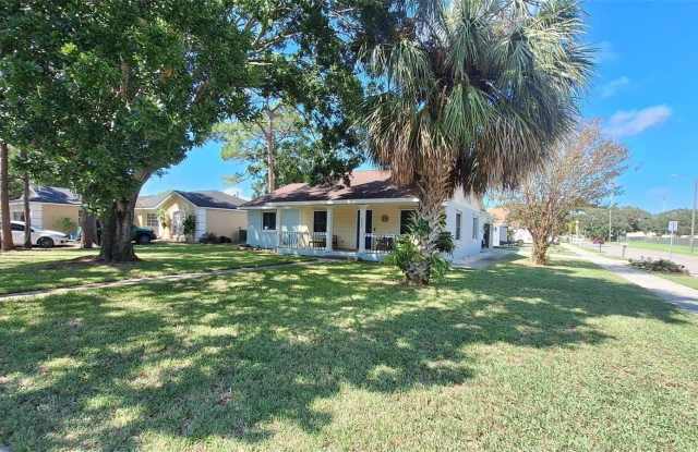 2595 10TH STREET - 2595 10th Street, Sarasota, FL 34237
