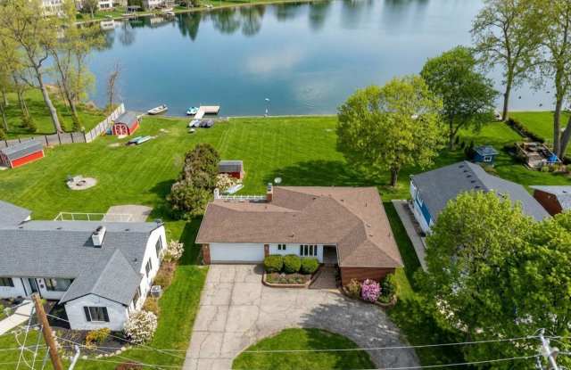 3BD | 3BTH - HOT TUB - WATER FRONT - NEWLY RENOVATED - ON SYLVAN LAKE photos photos 3BD | 3BTH - HOT TUB - WATER FRONT - NEWLY RENOVATED - ON SYLVAN LAKE photos photos