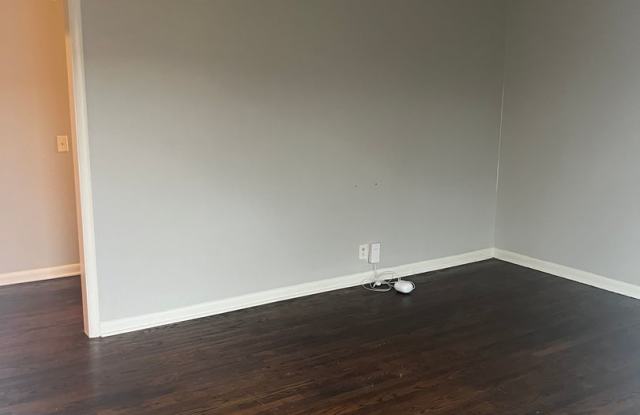 2 bedroom/1 bath - 908 33rd Avenue North, Nashville, TN 37209