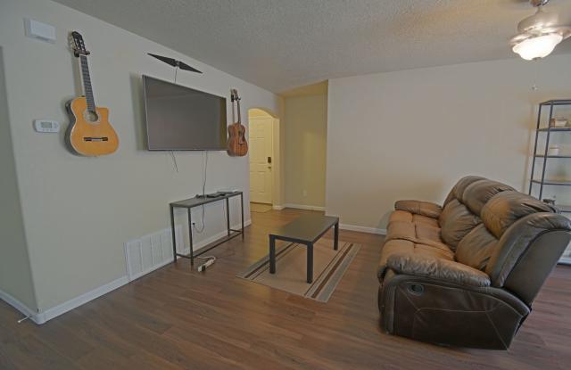 Fully Furnished Townhome Gallery 2