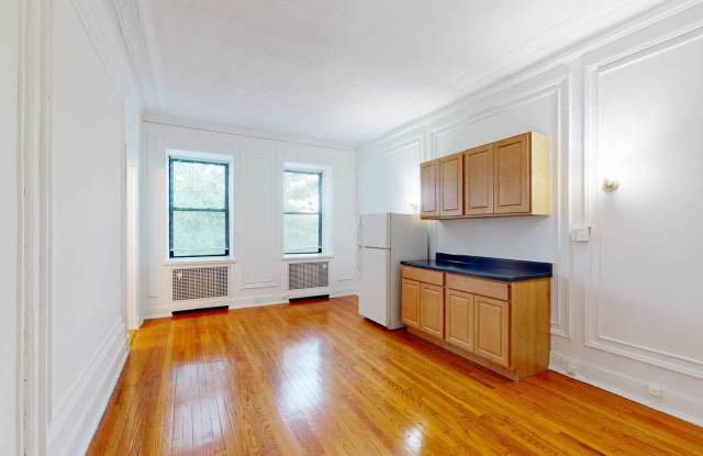 5120 S. Hyde Park Boulevard Gallery 4