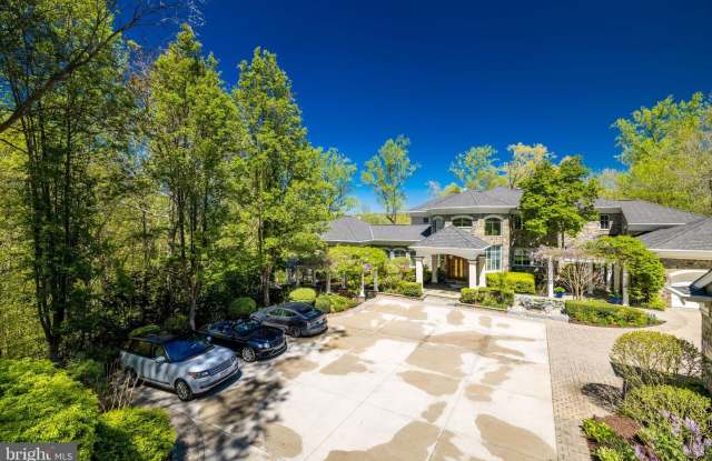 658 LIVE OAK DR Gallery 4