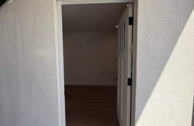 119 West Century Boulevard - 119 1/2 photos photos