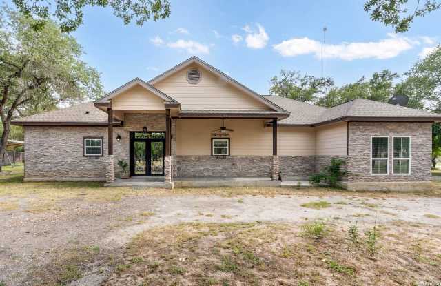 118 COUNTY ROAD 6868 E Gallery 1